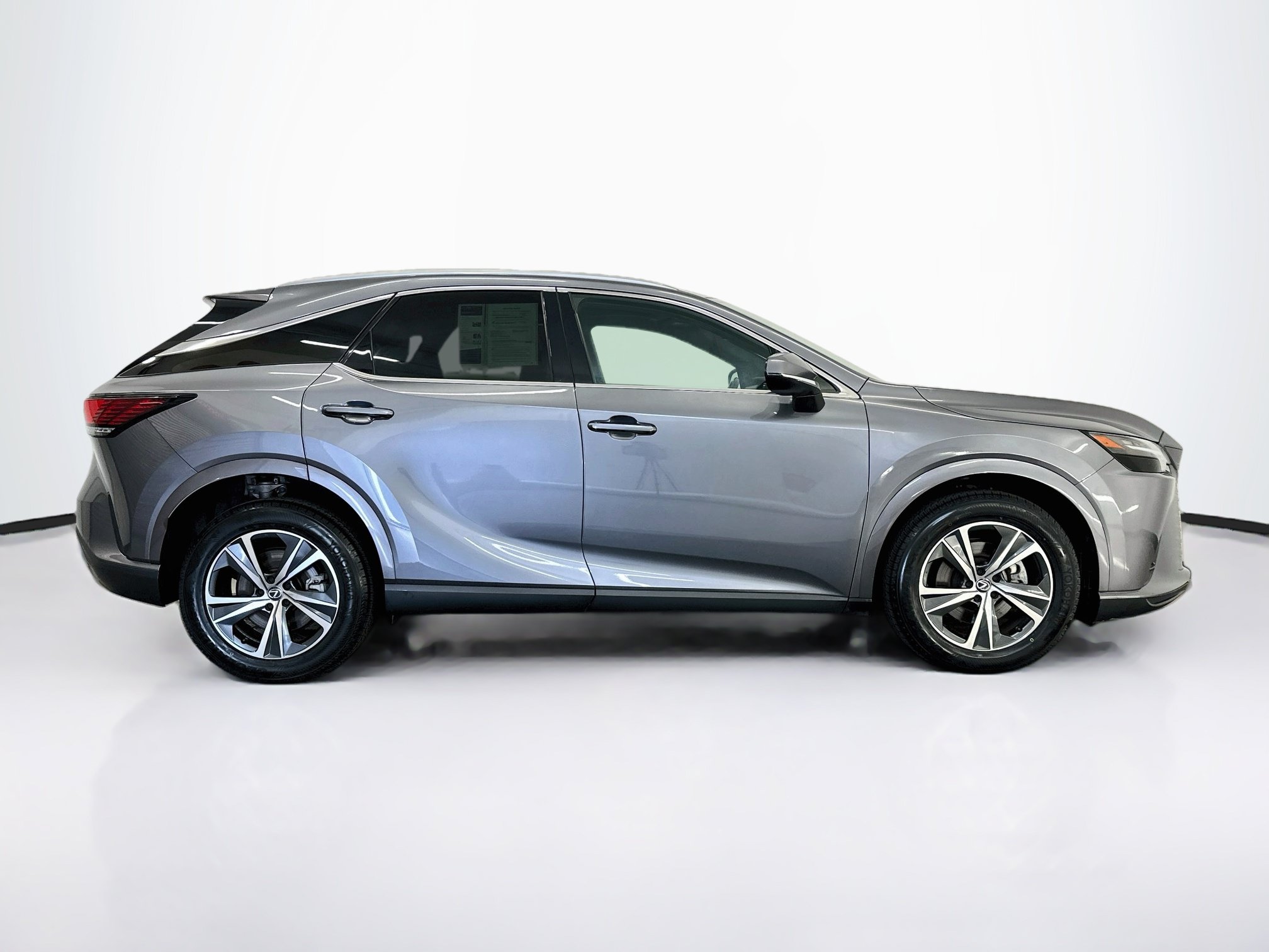 Used 2023 Lexus RX 350 Premium w/ Accessory Package AWD/4WD image 10