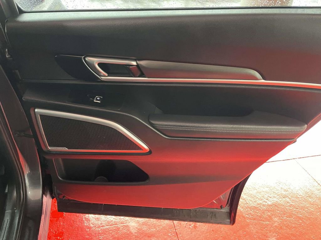 Used 2023 Kia Telluride LX image 43