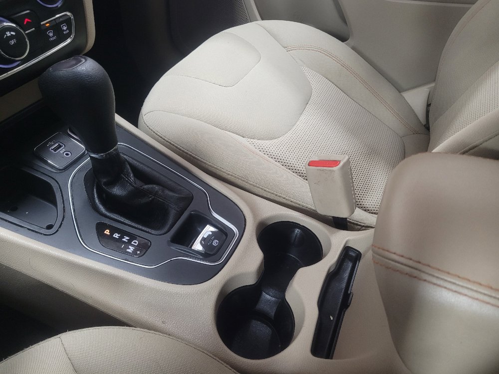 Used 2019 Jeep Cherokee Latitude w/ Popular Appearance Group FWD image 26