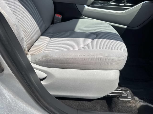 Used 2023 Toyota Highlander LE FWD image 16