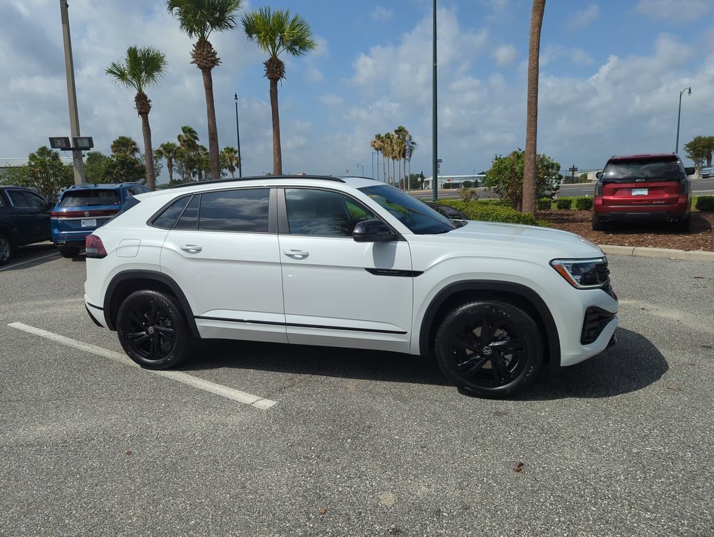 New 2026 Volkswagen Atlas Cross Sport SEL R-Line AWD/4WD image 2