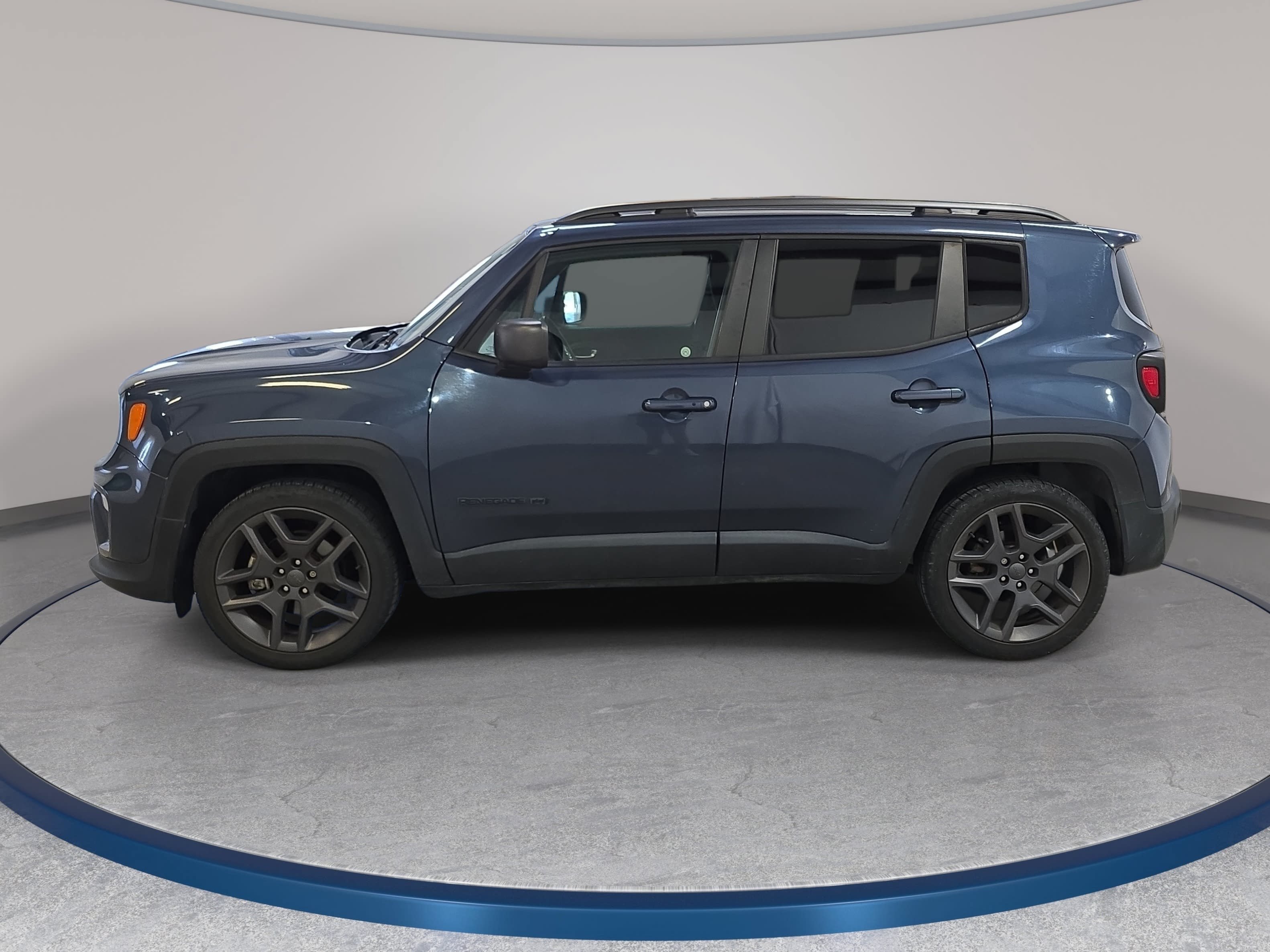 Used 2021 Jeep Renegade Latitude FWD image 9