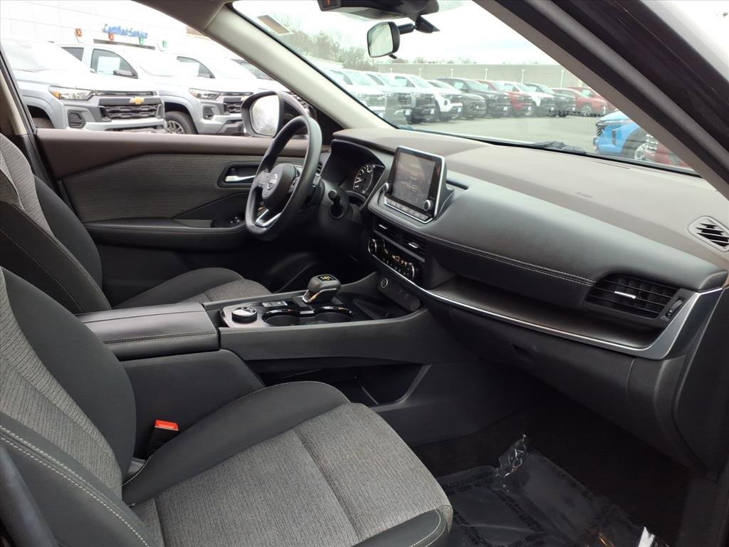 Used 2023 Nissan Rogue SV image 23