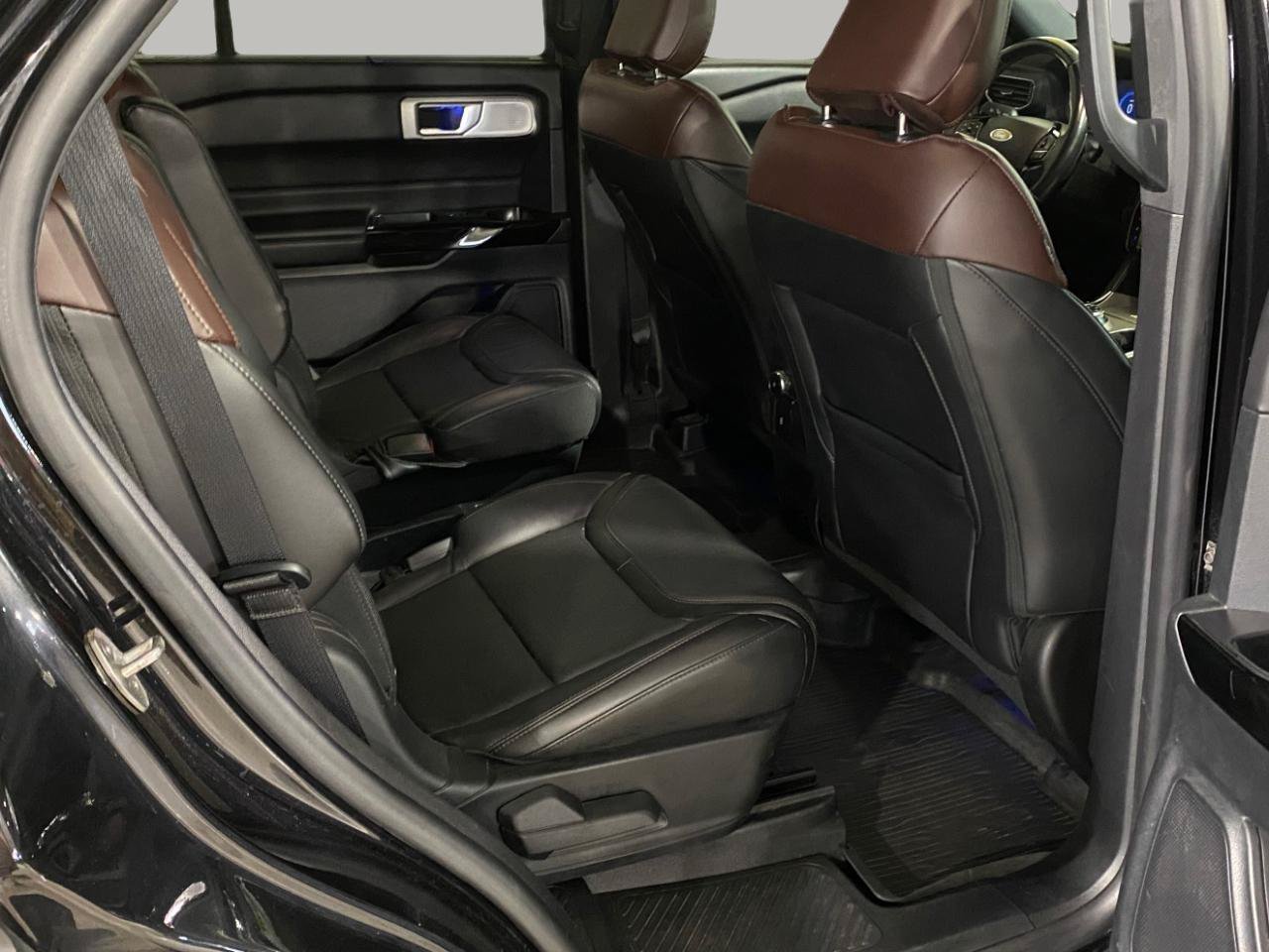 Used 2021 Ford Explorer Platinum w/ Equipment Group 601A AWD/4WD image 33