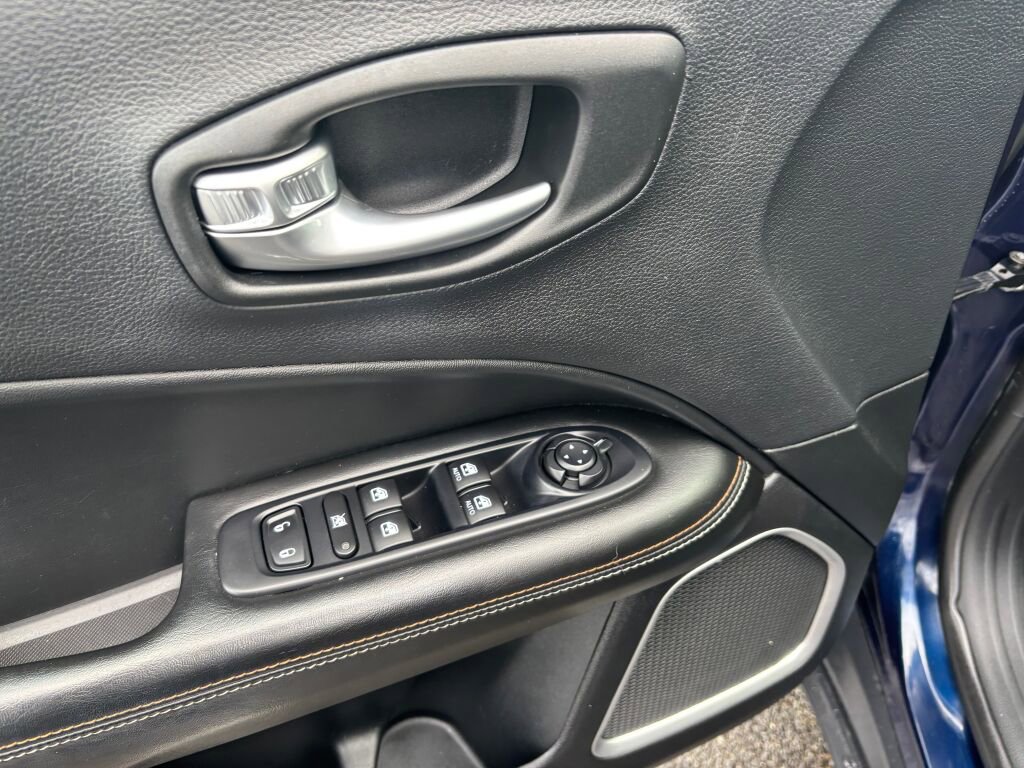 Used 2019 Jeep Compass Latitude w/ Popular Equipment Group image 18