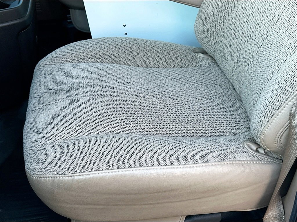 Used 2023 Chevrolet Express 2500 w/ Driver Convenience Package image 18