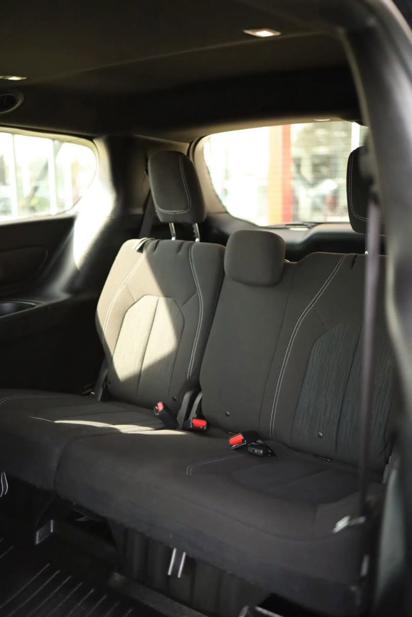 Used 2021 Chrysler Pacifica Touring w/ Uconnect Theater Family Group image 35