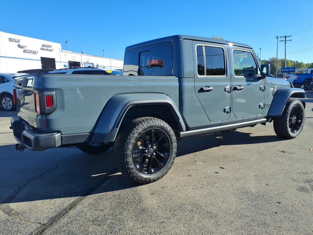 Used 2024 Jeep Gladiator Sport image 3