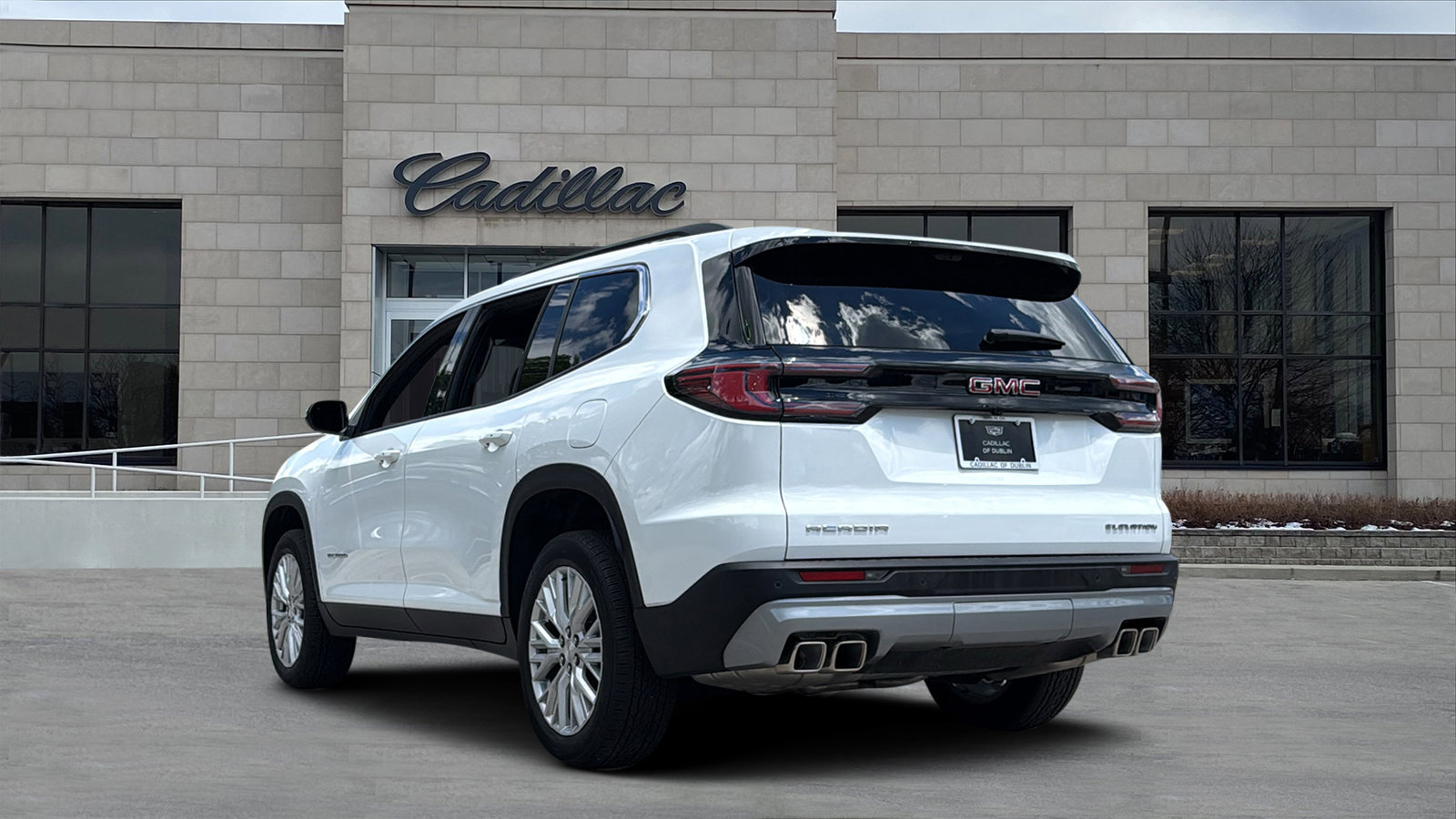 Used 2026 GMC Acadia Elevation w/ Elevation Premium Package FWD image 4