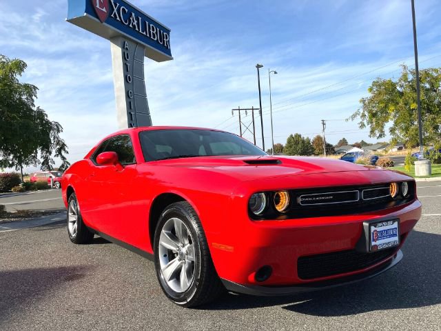 Used 2019 Dodge Challenger SXT image 2