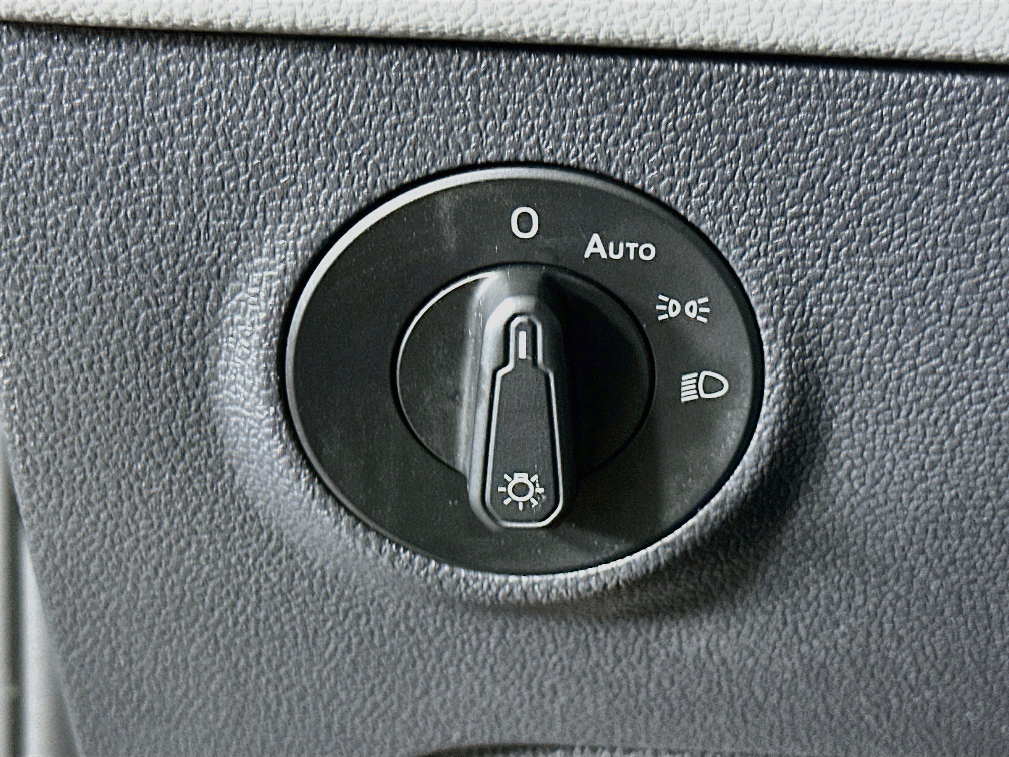 Used 2024 Volkswagen Taos SE FWD image 17