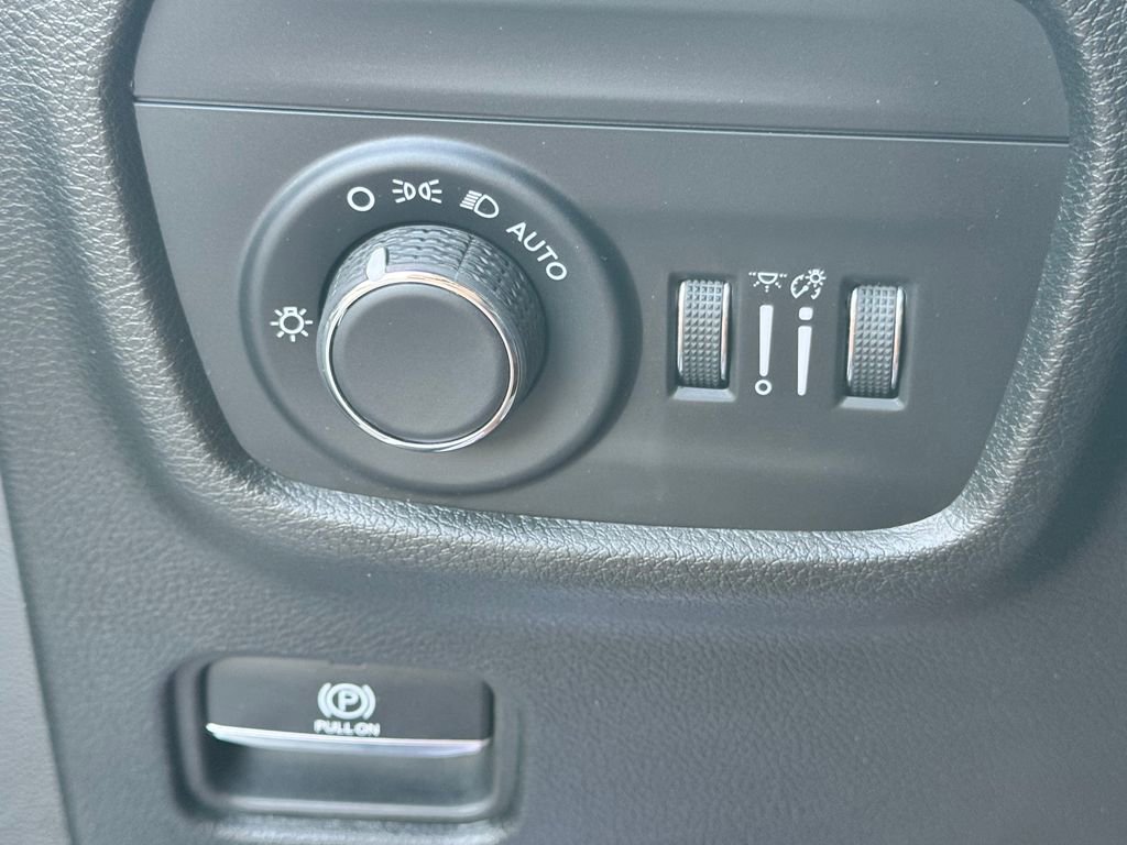 Used 2023 Jeep Grand Cherokee Altitude AWD/4WD image 30