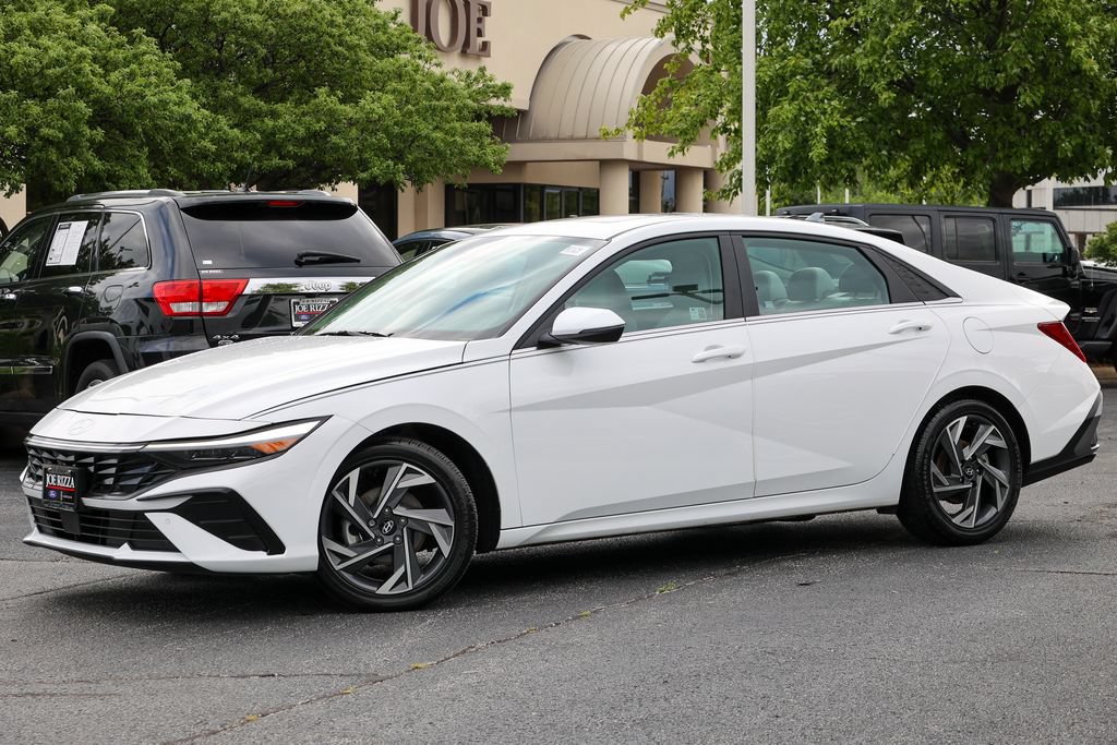 Used 2024 Hyundai Elantra Limited FWD image 16