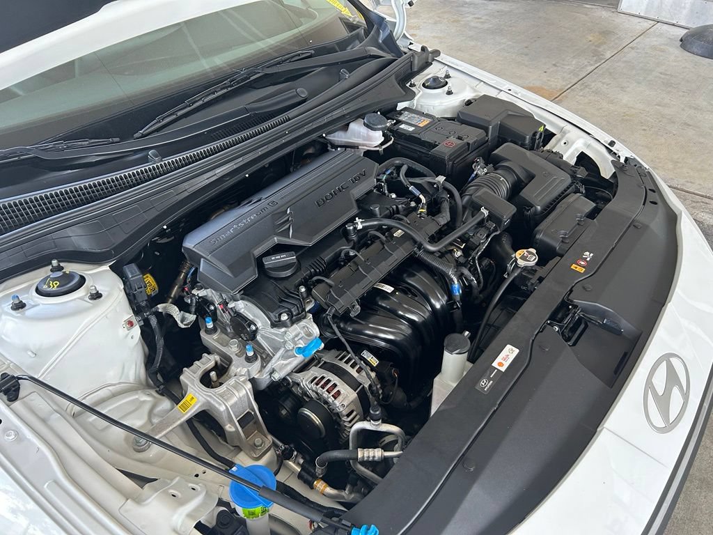 Used 2025 Hyundai Elantra SE FWD image 11
