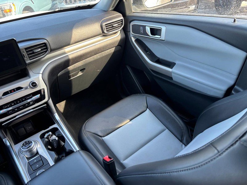 Used 2022 Ford Explorer XLT w/ Equipment Group 202A image 16