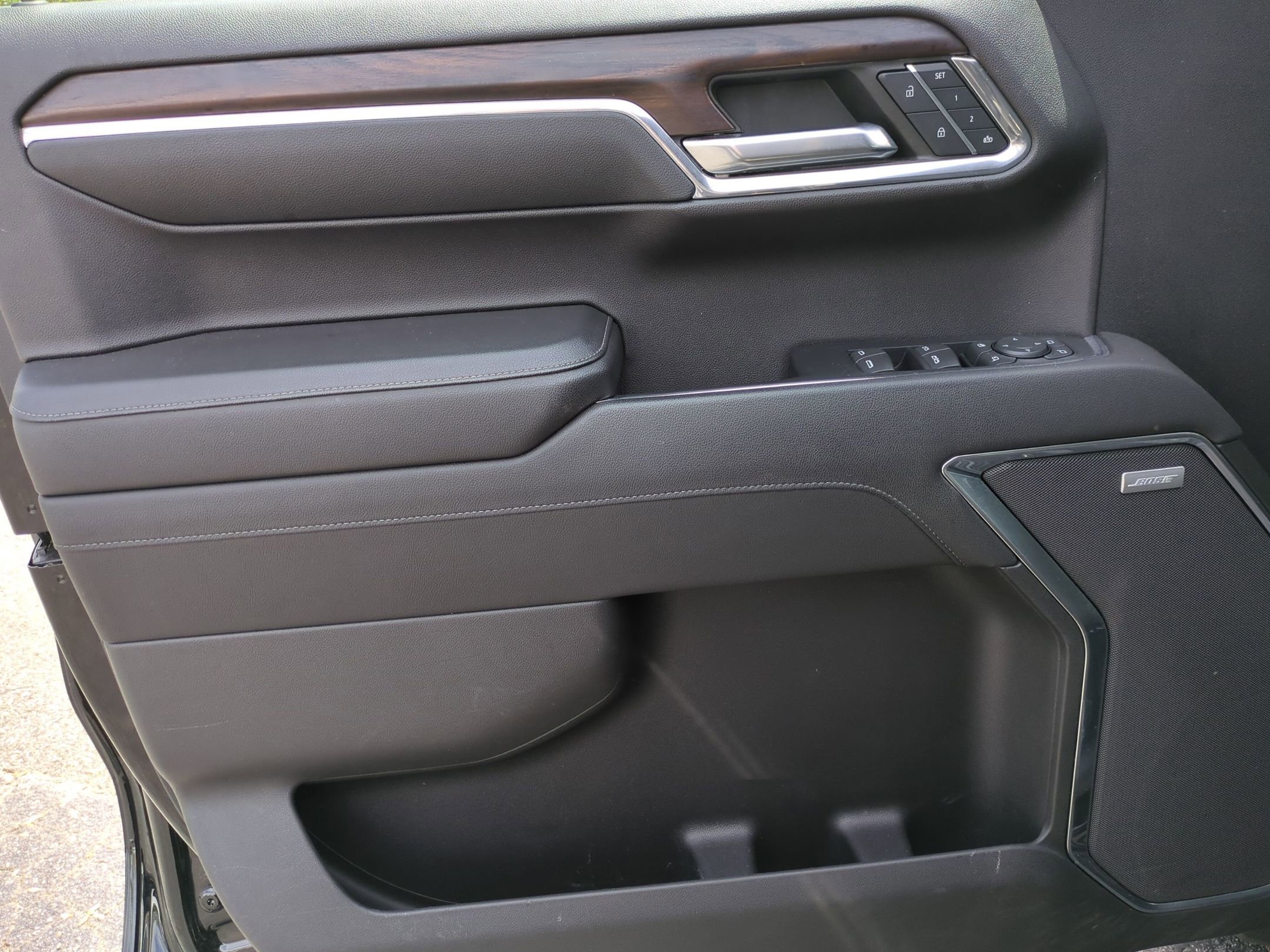 Used 2022 GMC Sierra 1500 SLT w/ SLT Premium Plus Package AWD/4WD image 14