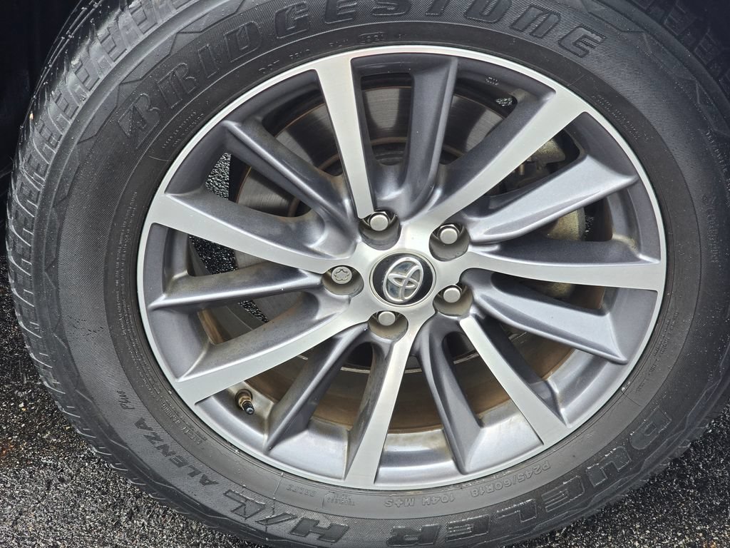 Used 2019 Toyota Highlander XLE FWD image 10