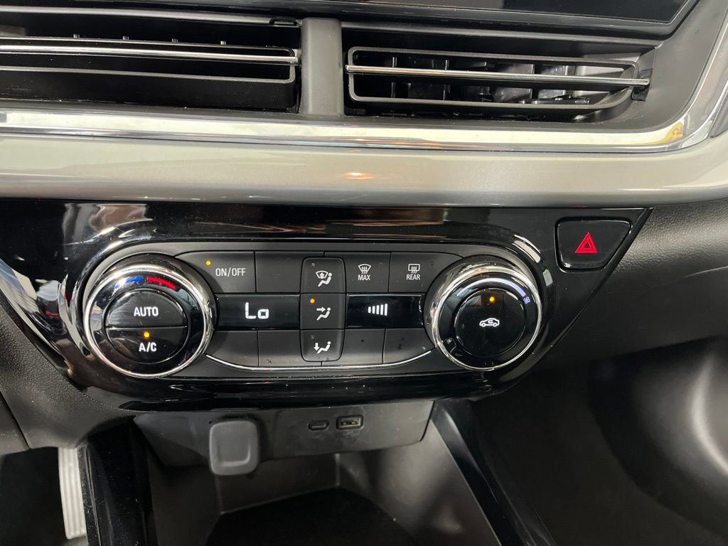 Used 2025 Chevrolet Trax LT FWD image 28