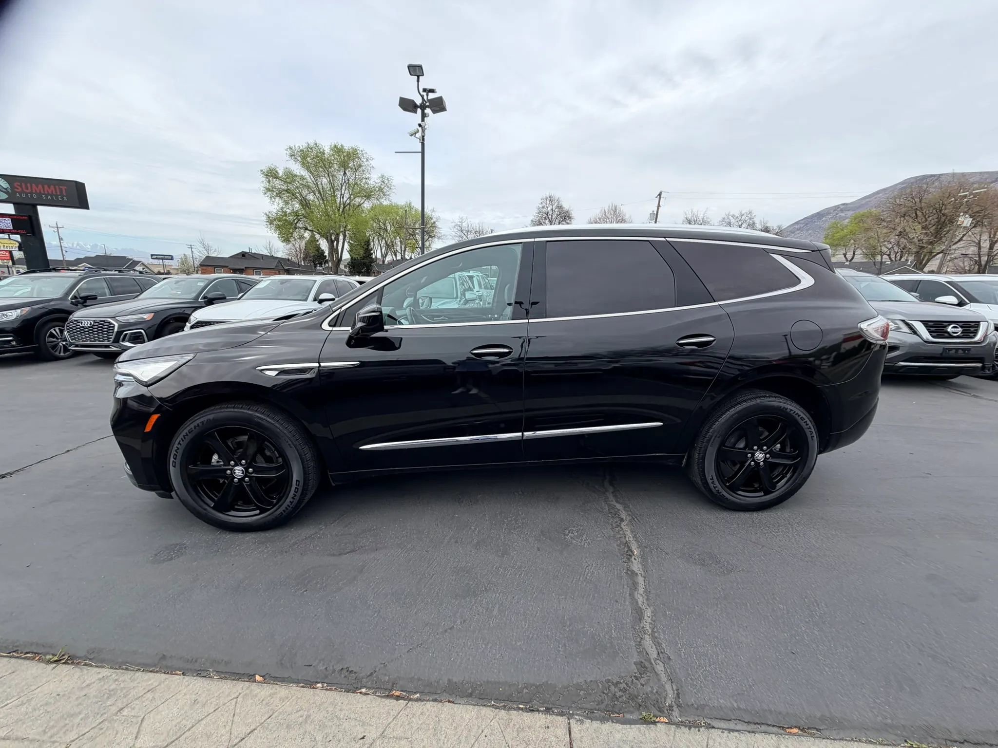 Used 2024 Buick Enclave Essence w/ Sport Touring Edition image 7