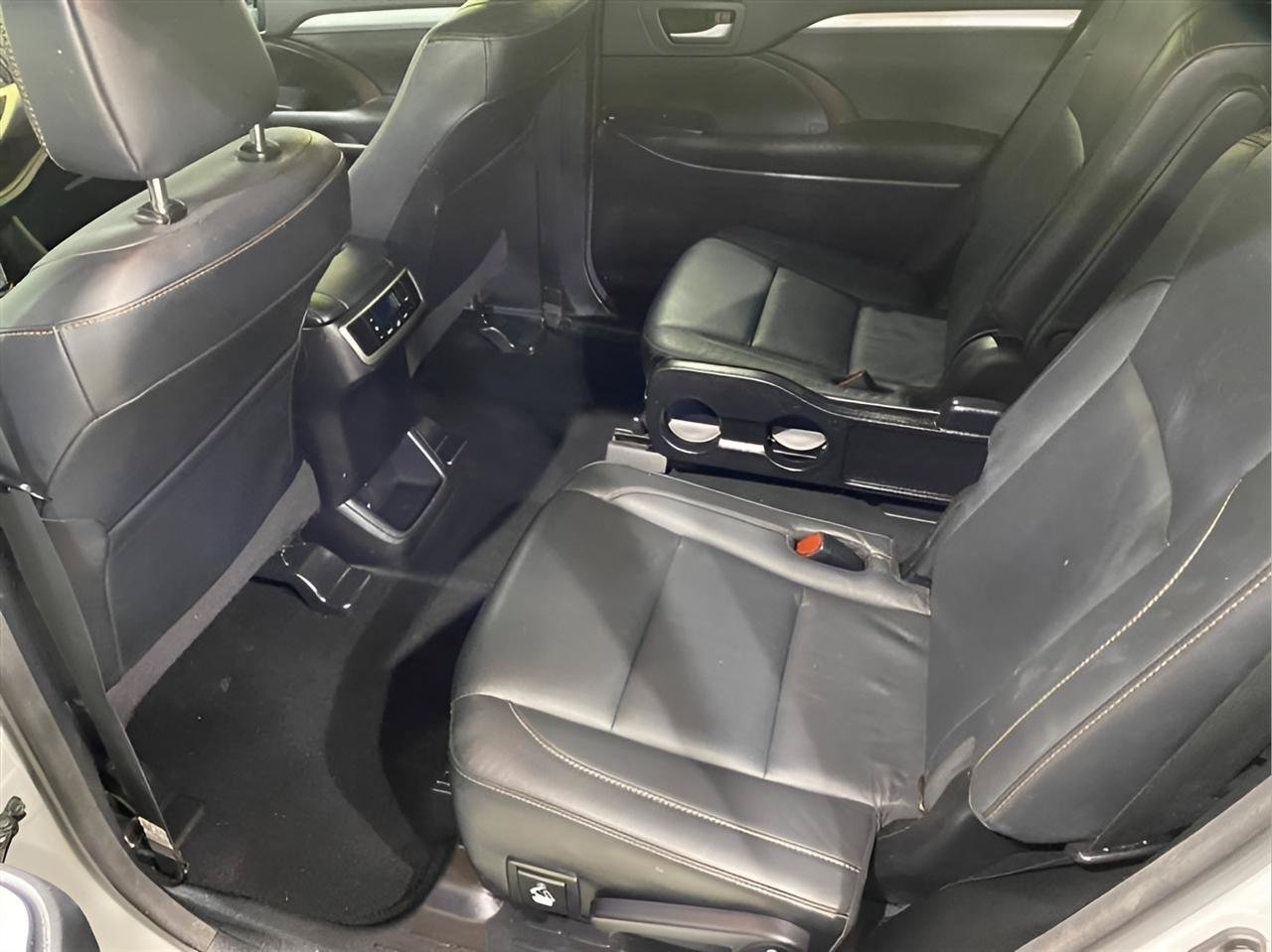 Used 2018 Toyota Highlander XLE AWD/4WD image 20