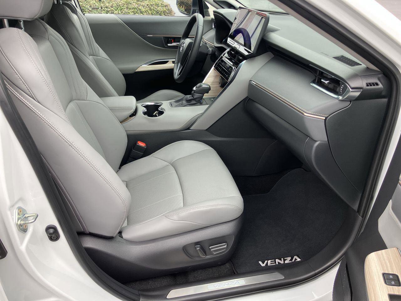 Certified 2024 Toyota Venza Limited image 37