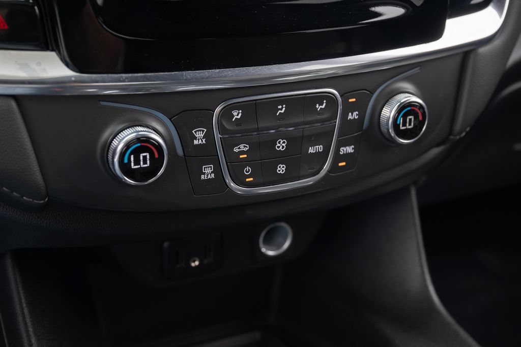 Used 2023 Chevrolet Traverse LT FWD image 32