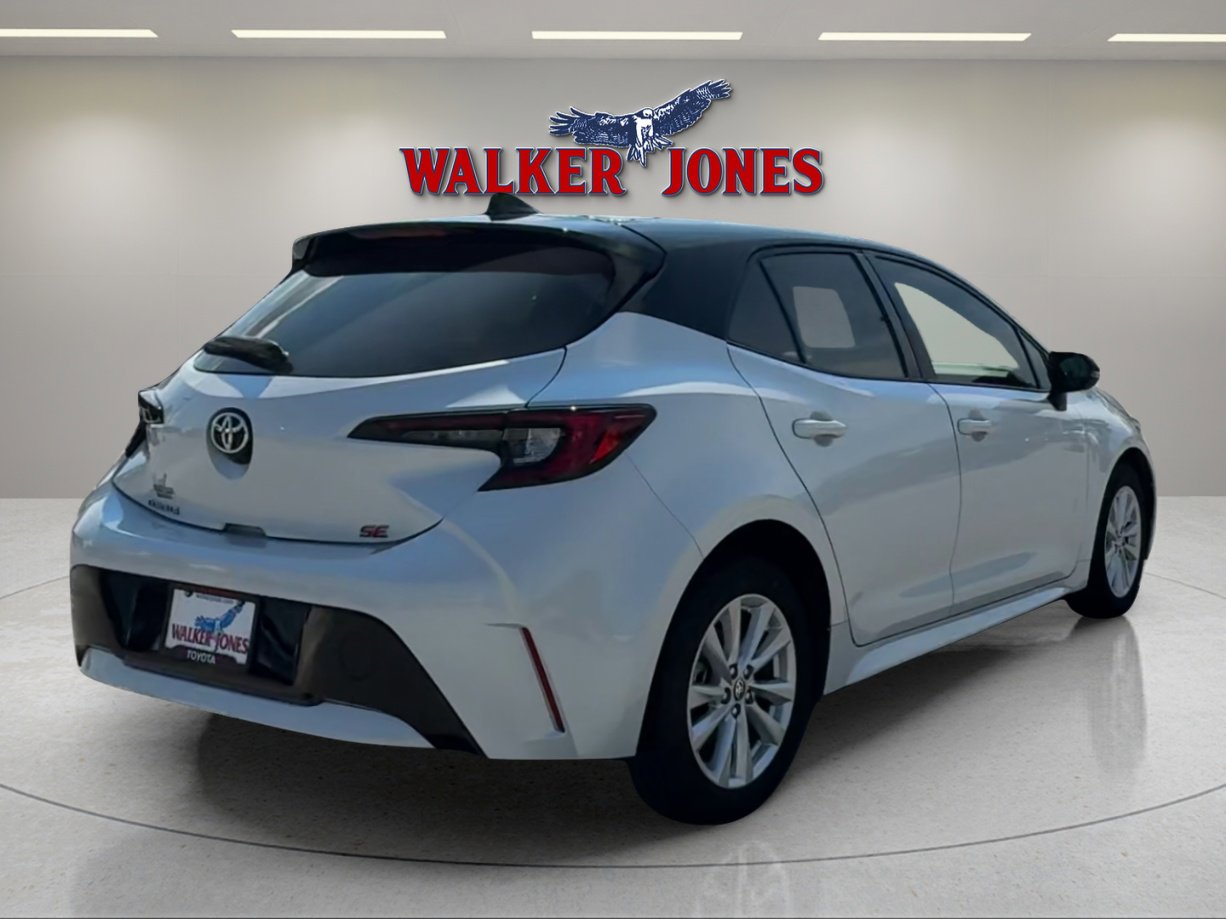Used 2023 Toyota Corolla SE image 3