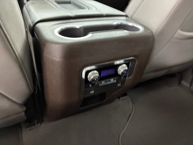 Used 2022 GMC Yukon SLT w/ SLT Premium Package AWD/4WD image 19