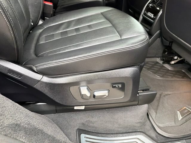 Used 2020 BMW X7 xDrive40i w/ M Sport Package AWD/4WD image 16