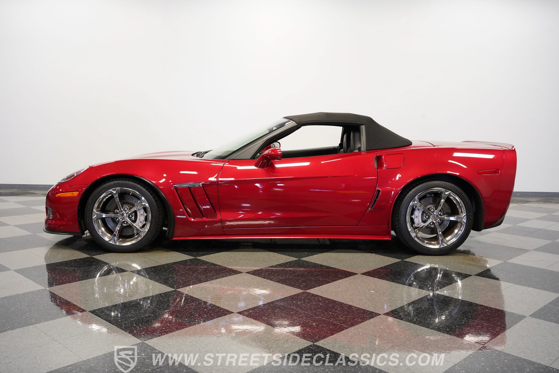 Used 2012 Chevrolet Corvette Grand Sport w/ 3LT Preferred Equipment Group RWD image 2