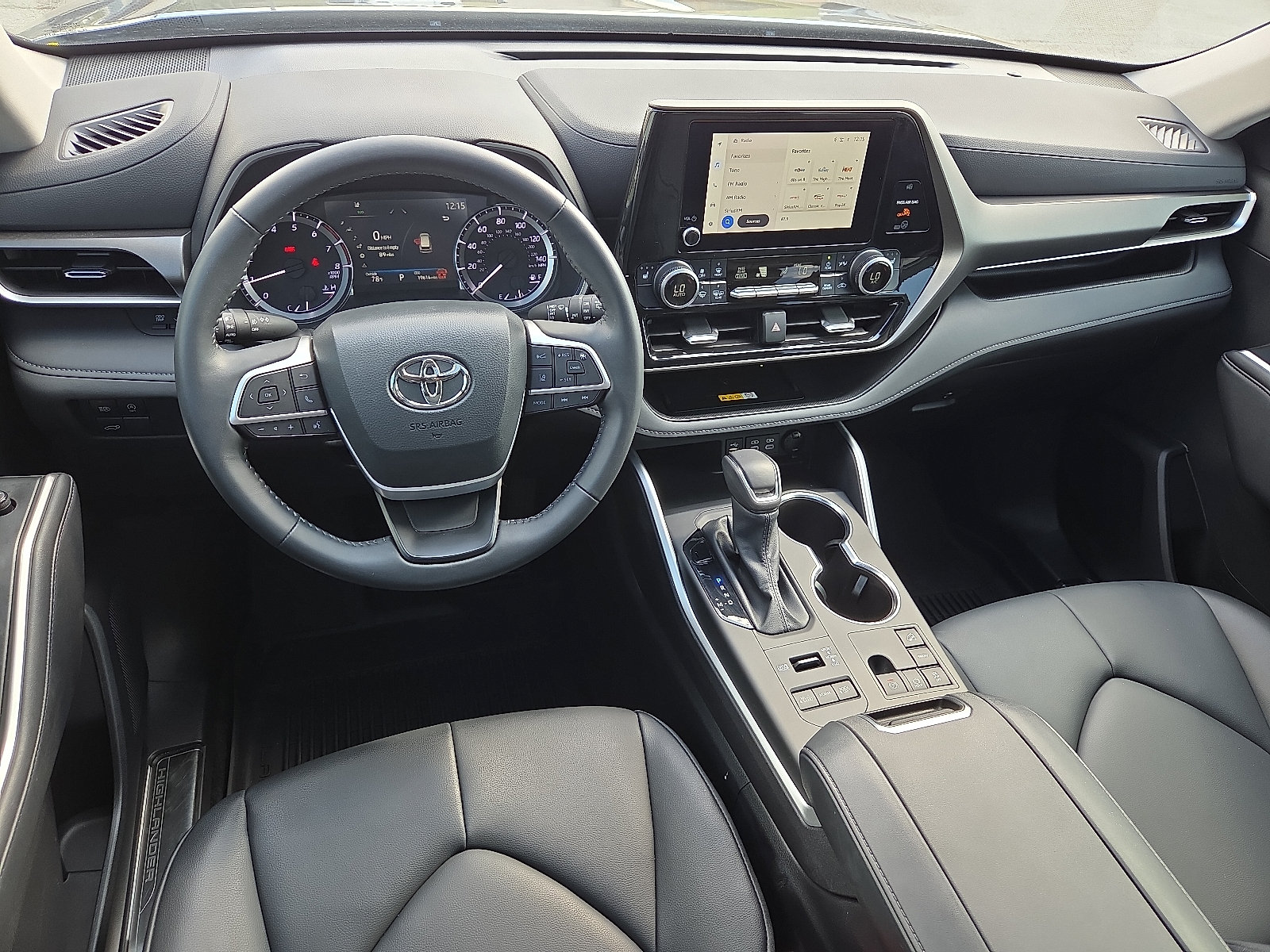 Used 2024 Toyota Highlander XLE AWD/4WD image 11