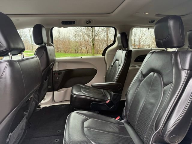 Used 2020 Chrysler Pacifica Limited image 14