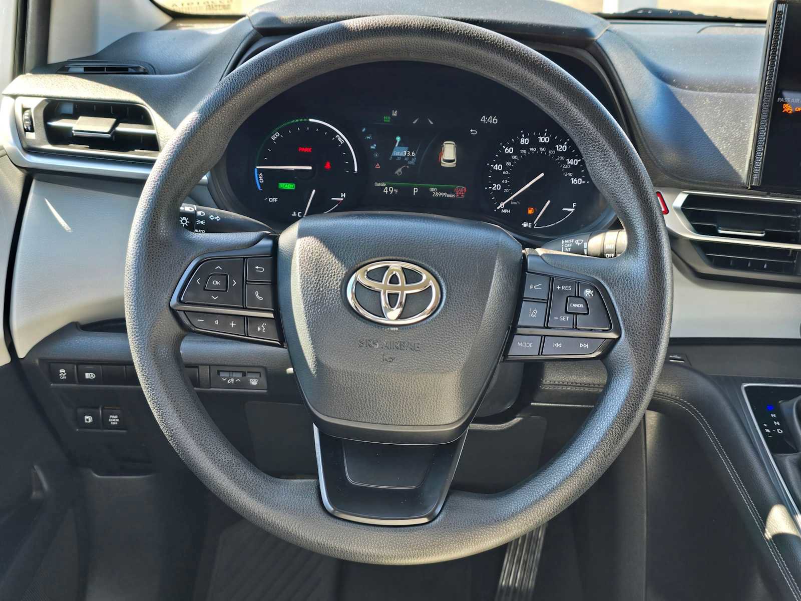 Certified 2025 Toyota Sienna LE FWD image 19