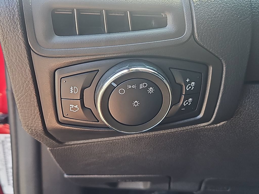 Used 2014 Ford Focus SE w/ Equipment Group 201A FWD image 15