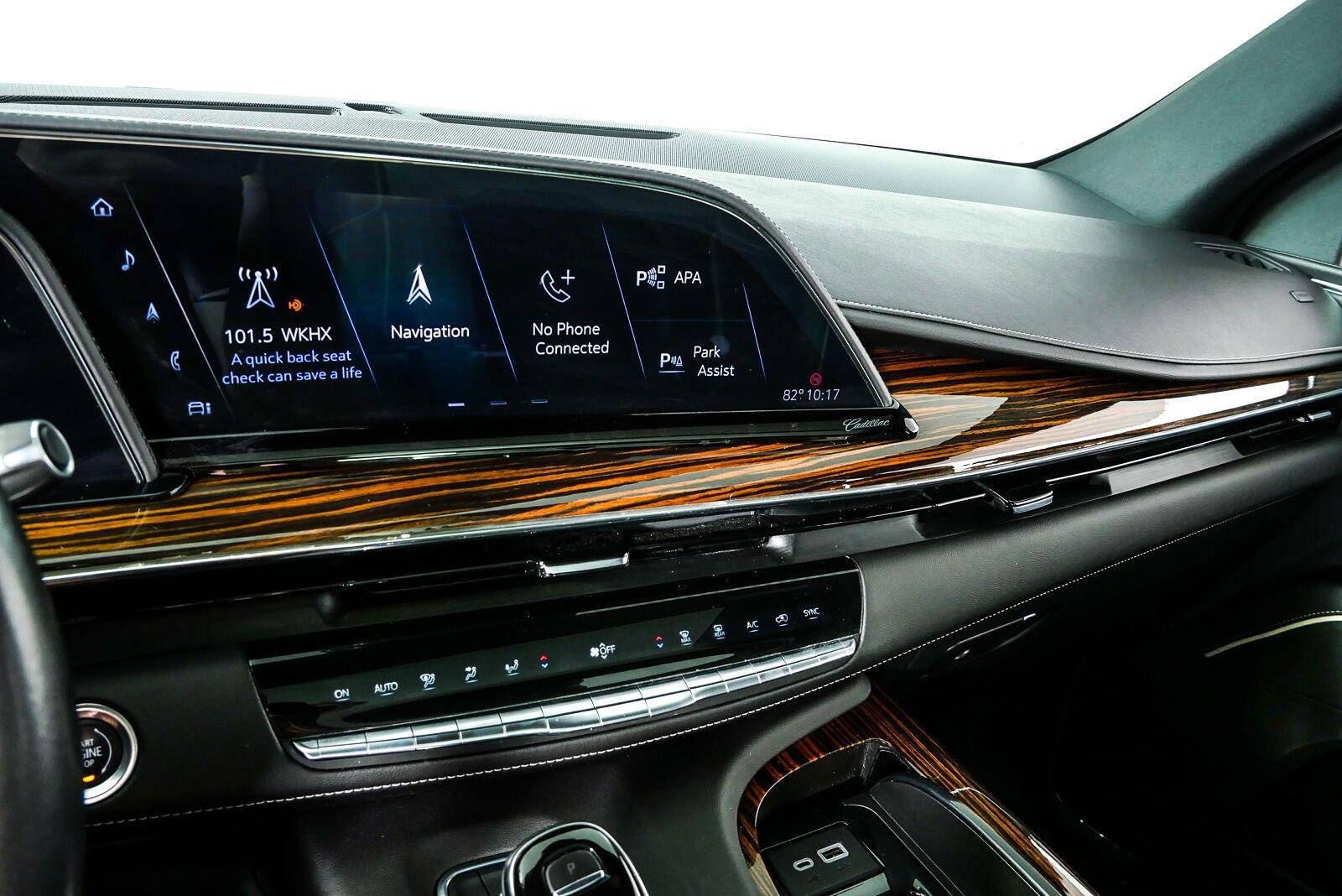 Used 2021 Cadillac Escalade Premium Luxury AWD/4WD image 13