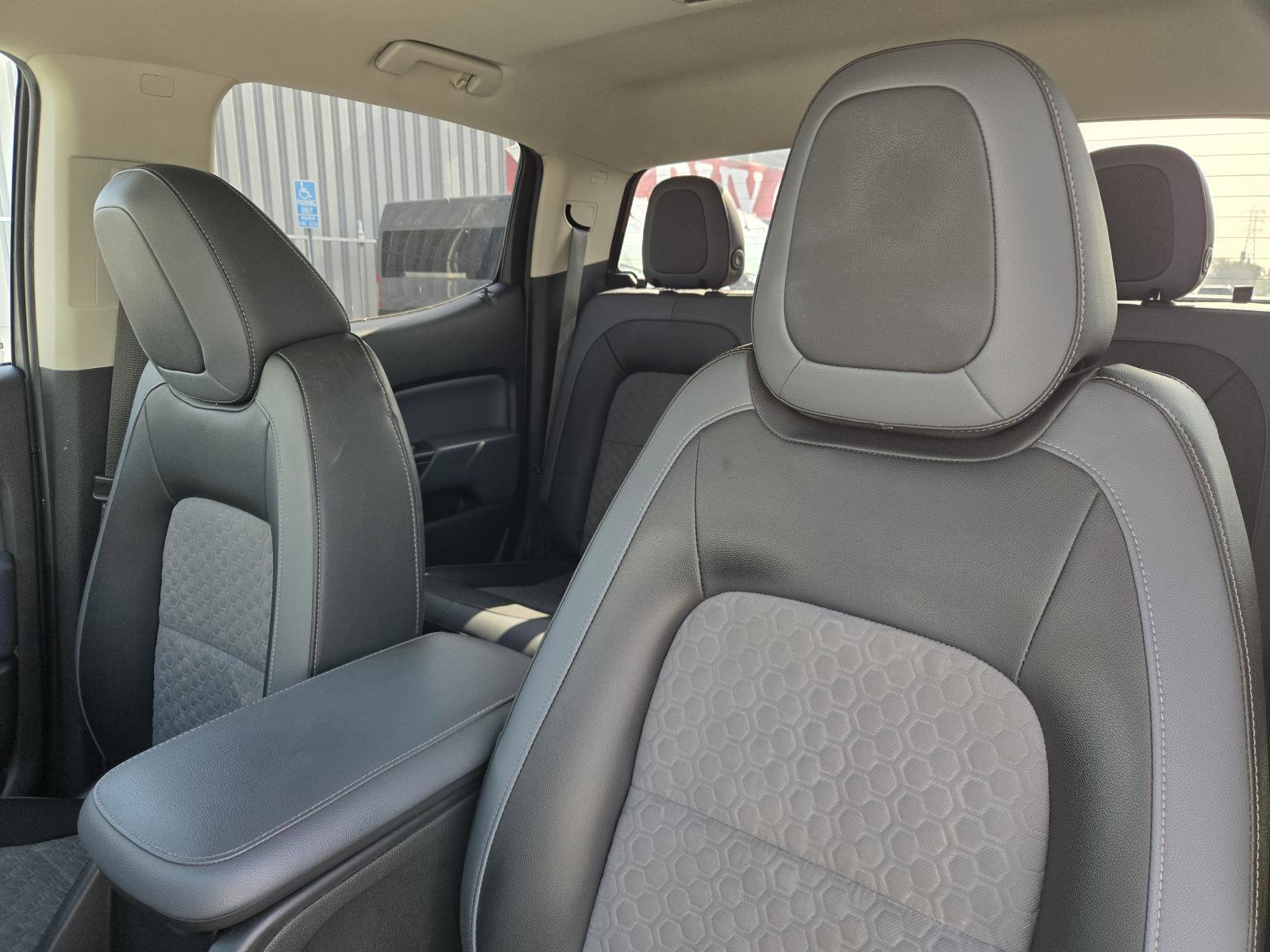 Used 2018 Chevrolet Colorado Z71 w/ Z71 Midnight Edition AWD/4WD image 22