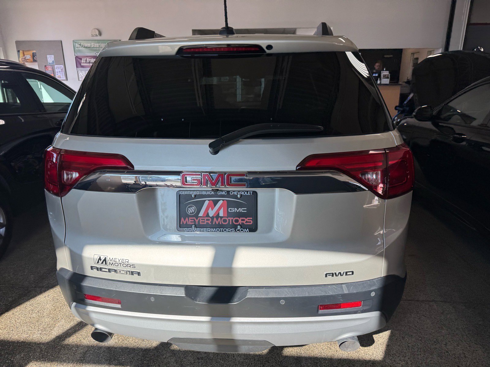 Used 2017 GMC Acadia SLT image 6