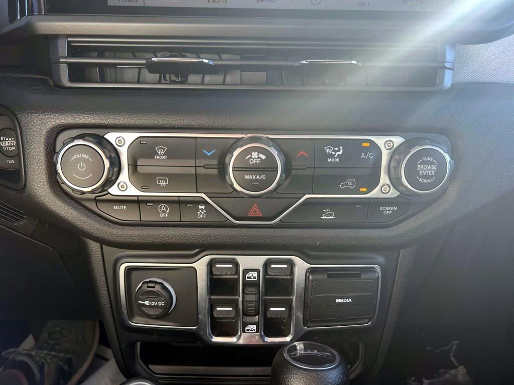 Certified 2024 Jeep Gladiator Sport image 20