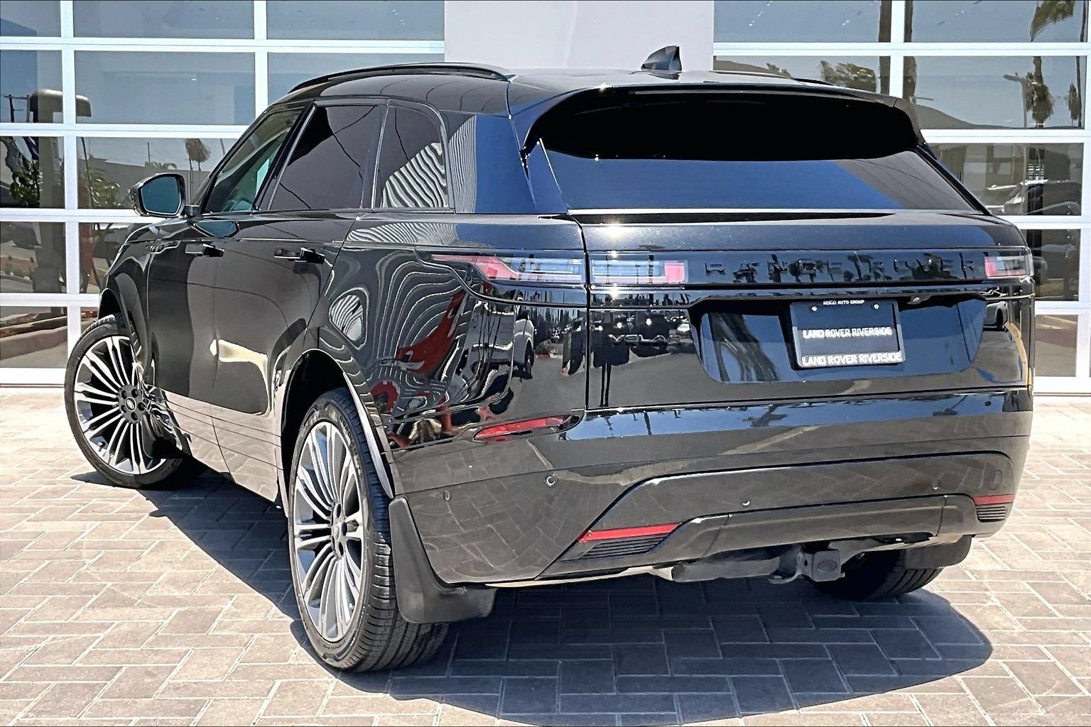 Certified 2025 Land Rover Range Rover Velar Dynamic SE AWD/4WD image 11