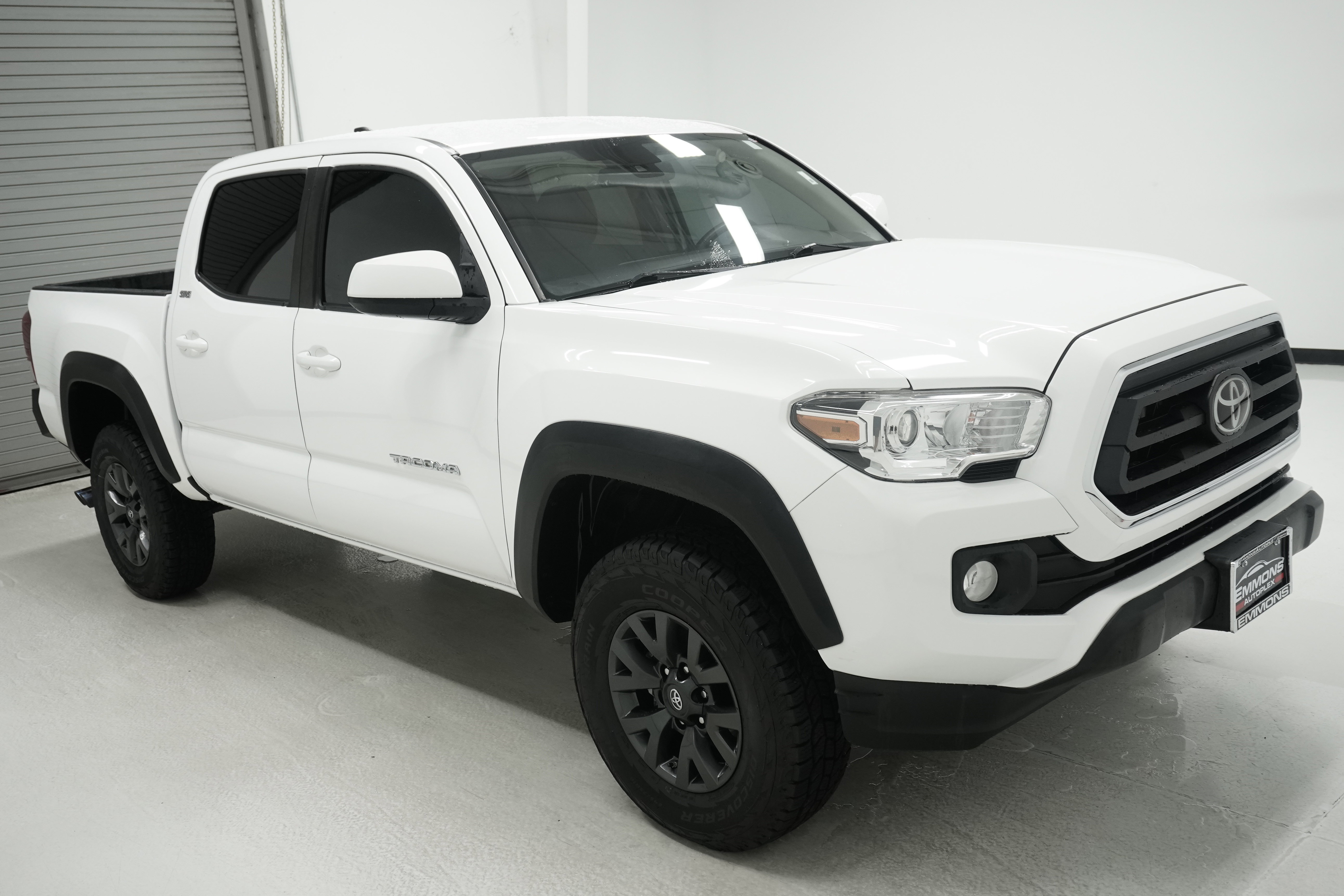 Used 2021 Toyota Tacoma SR5 w/ SR5 Appearance Package (SM) RWD image 3