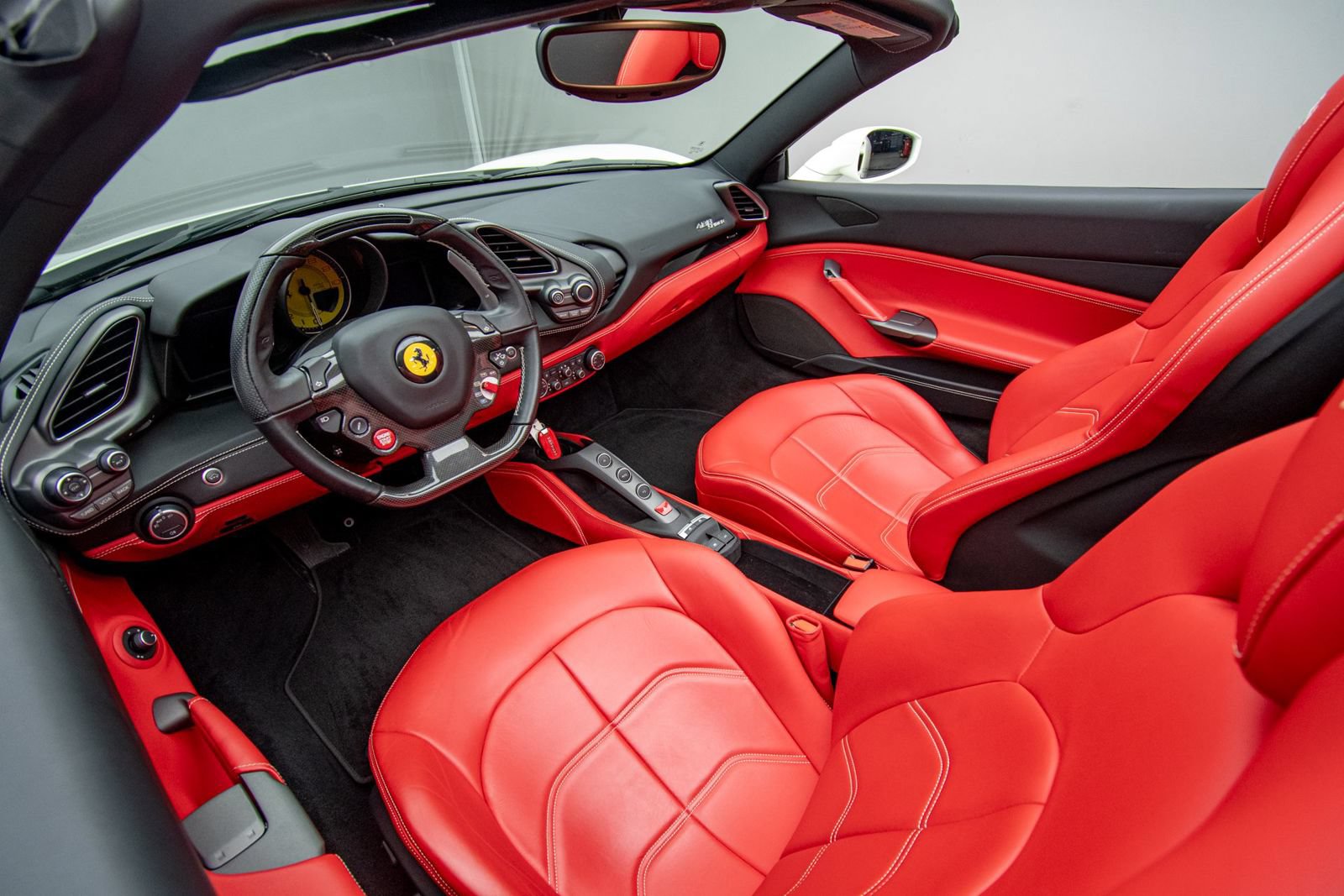Used 2019 Ferrari 488 Spider RWD image 18