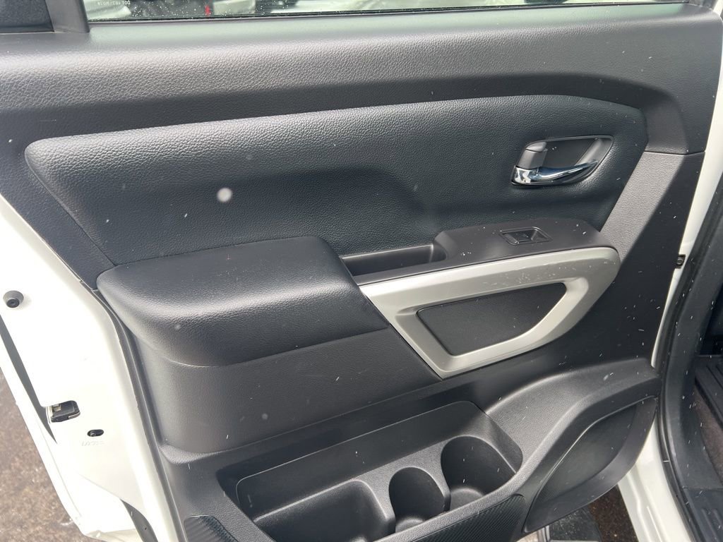 Certified 2021 Nissan Titan SV w/ SV Convenience Package image 11