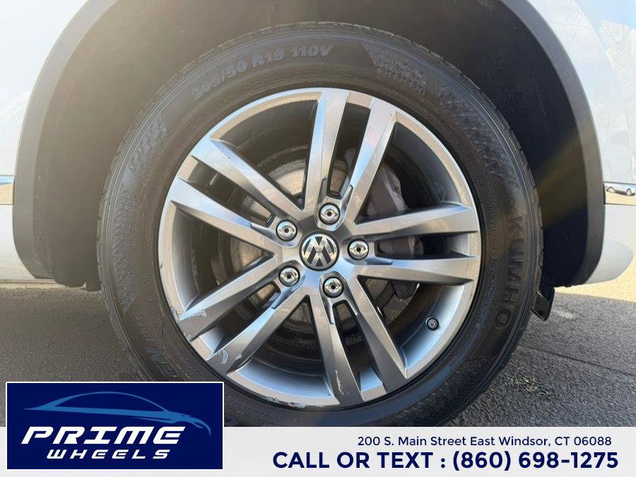 Used 2016 Volkswagen Touareg Lux AWD/4WD image 25