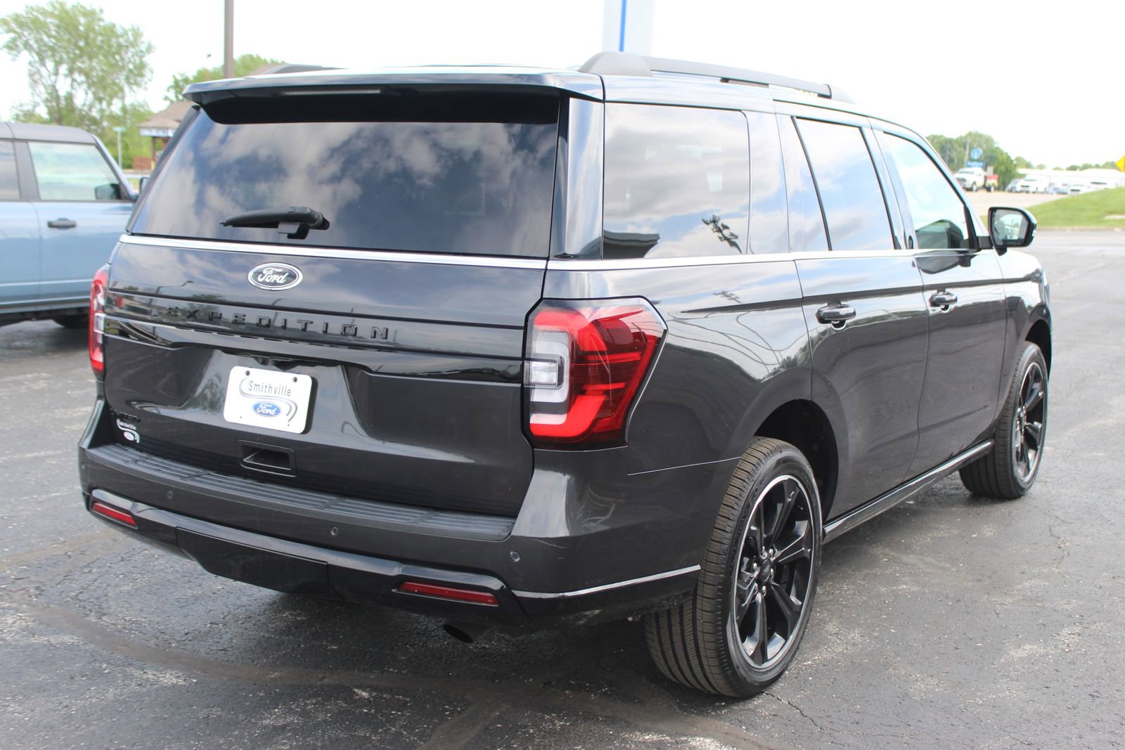 Used 2023 Ford Expedition Limited AWD/4WD image 6