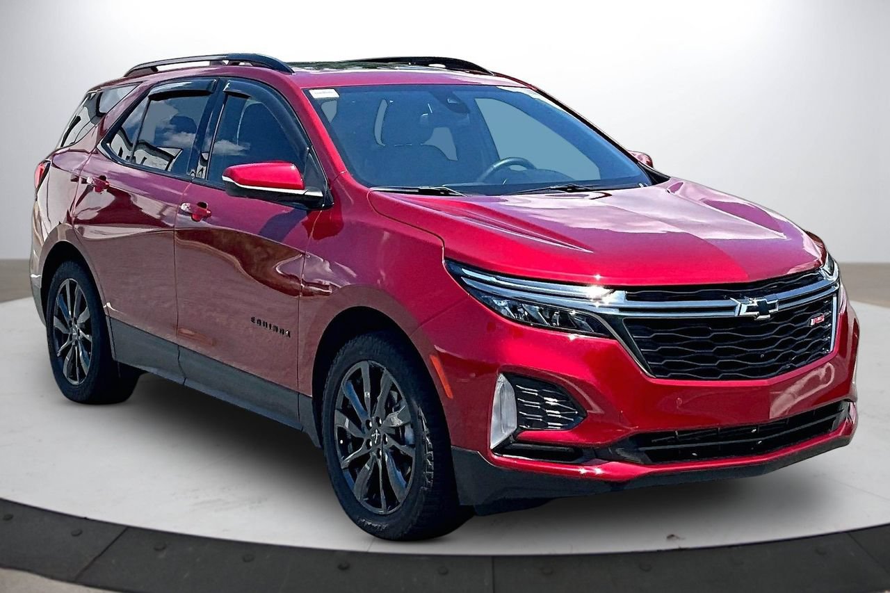 Used 2023 Chevrolet Equinox RS w/ RS Leather Package FWD image 2