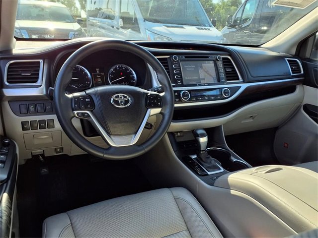 Used 2016 Toyota Highlander Limited image 9