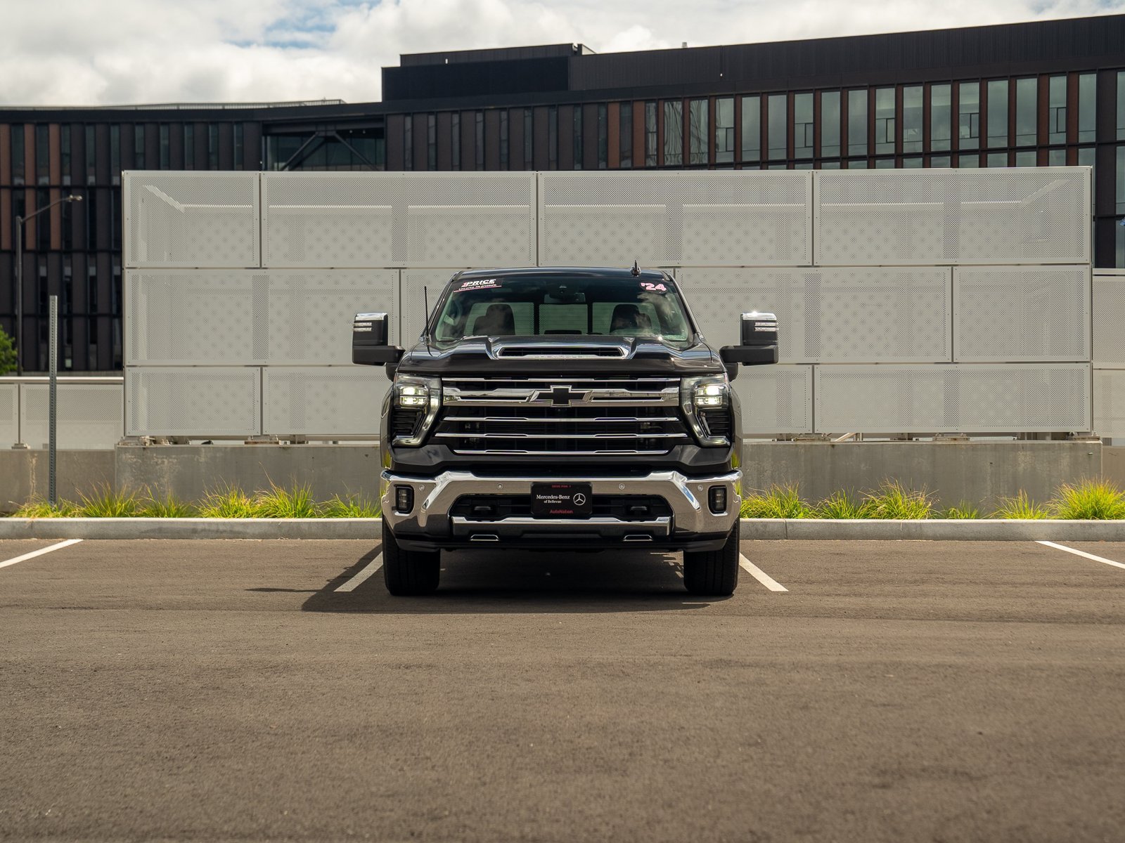 Used 2024 Chevrolet Silverado 3500 LTZ w/ LTZ Convenience Package AWD/4WD image 2