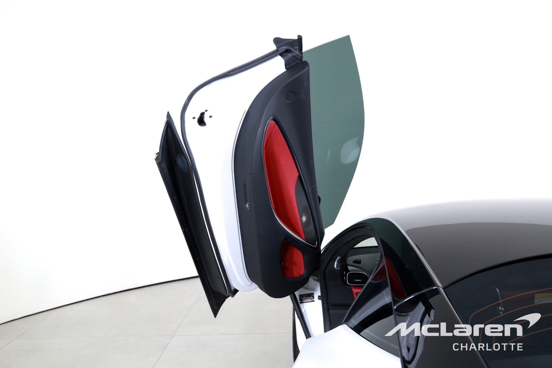 Used 2024 McLaren Artura image 11