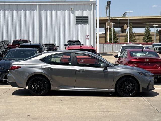 Used 2026 Toyota Camry SE FWD image 3