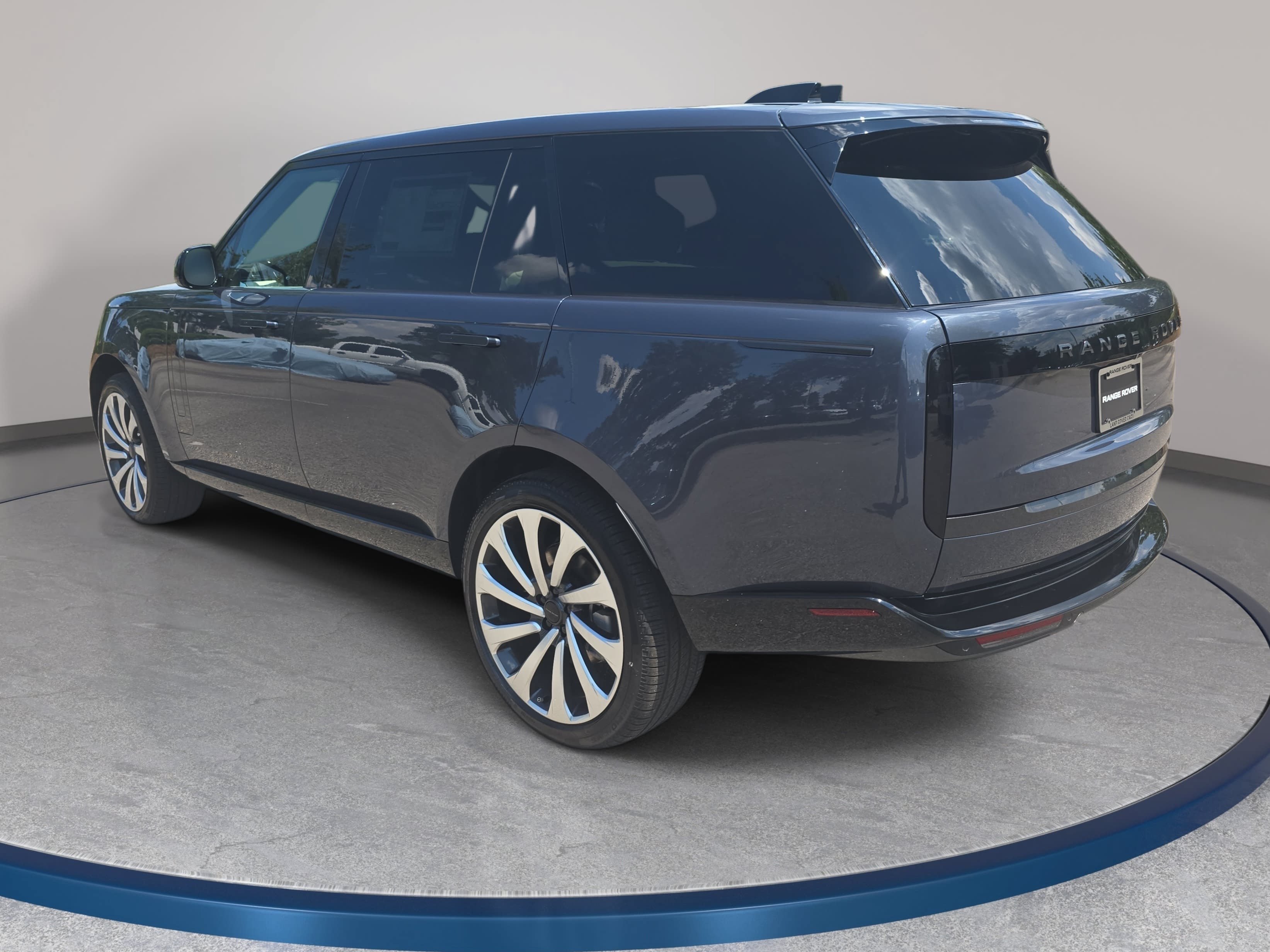 New 2026 Land Rover Range Rover Long Wheelbase SE AWD/4WD image 7